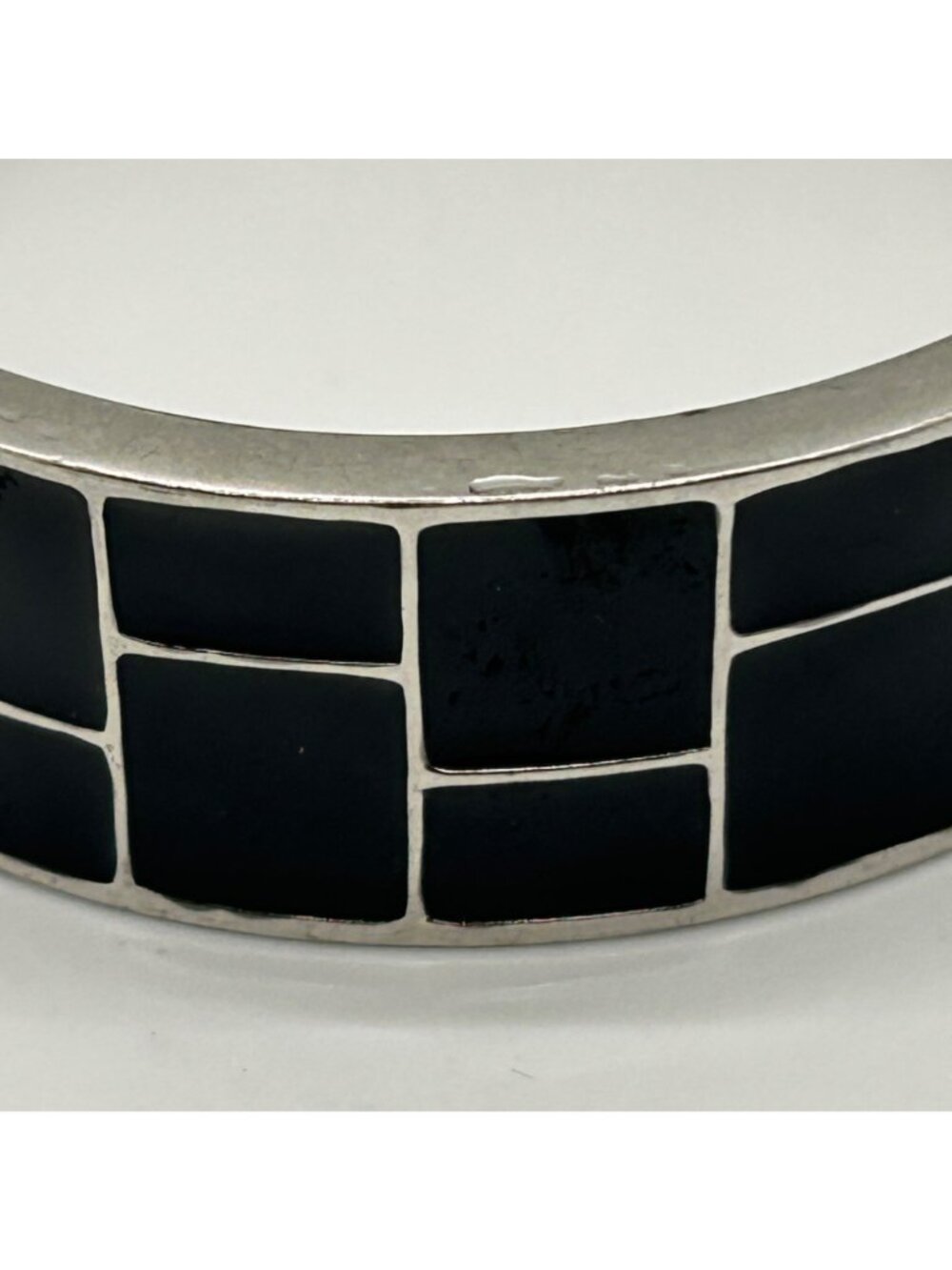 Vintage Modernist Silver-Tone Hinged Bangle With Black Enamel Geometric Inlay - Picture 4 of 9